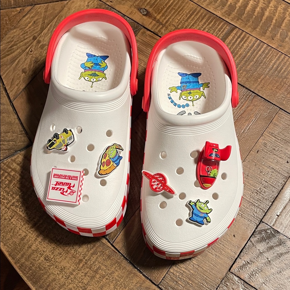 CROCS Mens/Womens Pizza Planet White and Red Crocs with Character Charms